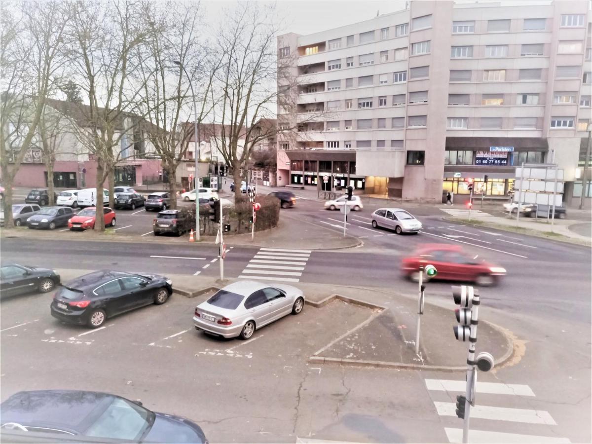 Appartement Proche Centre Ville, Gare Et Autoroute Melun Exterior foto